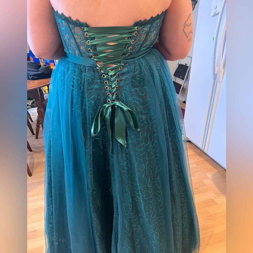 David’s Bridal Emerald Green Gown. Worn twice added corset back